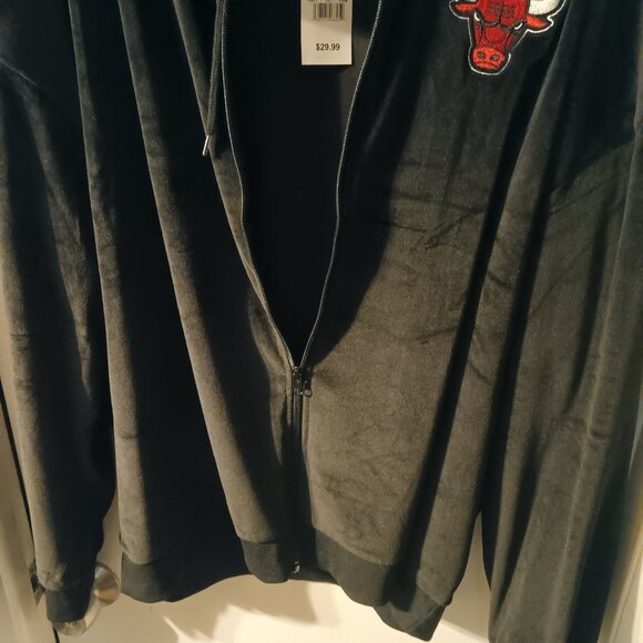 Stylish Black Hooded Jacket - Picture 3 of 4